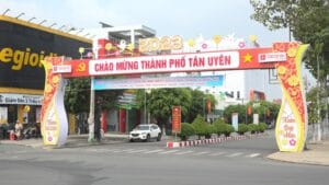 Giá Thuê Xe 4 Chỗ Có Tài Xế Đi Tân Uyên